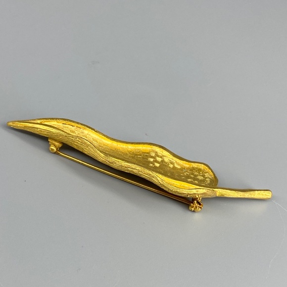Vintage Brushed Gold Leaf Brooch - Picture 10 of 14
